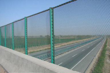 橋梁護(hù)欄網(wǎng)廠家